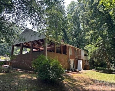 399 Westwood Drive - Photo Thumbnail 2
