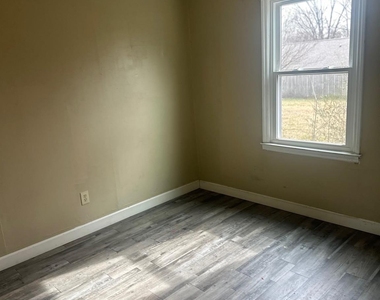 1323 7th Street - Photo Thumbnail 6
