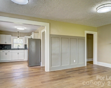 2202 W Stage Coach Trail - Photo Thumbnail 4