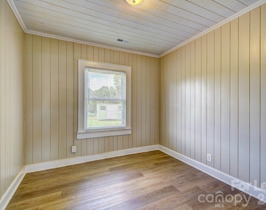 2202 W Stage Coach Trail - Photo Thumbnail 6