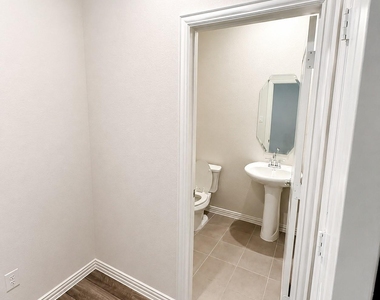 3444 Flatiron Drive - Photo Thumbnail 5