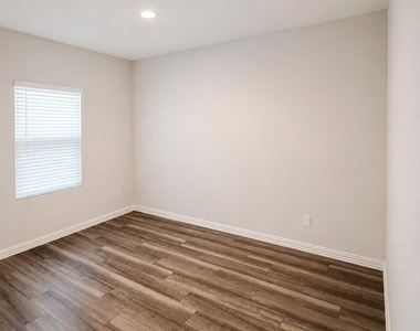 3444 Flatiron Drive - Photo Thumbnail 3