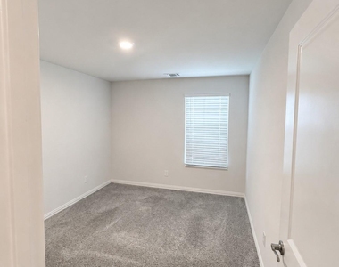 3444 Flatiron Drive - Photo Thumbnail 9