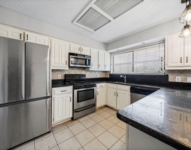 4022 William Street - Photo Thumbnail 7