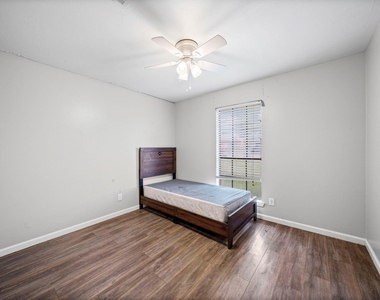 4022 William Street - Photo Thumbnail 12