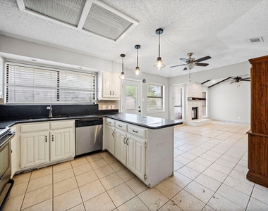 4022 William Street - Photo Thumbnail 8