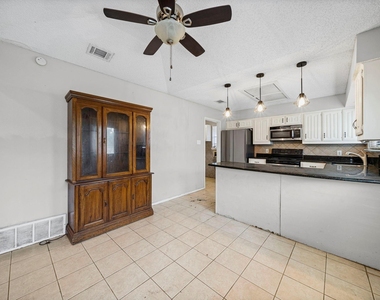 4022 William Street - Photo Thumbnail 5