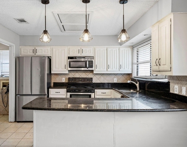 4022 William Street - Photo Thumbnail 6