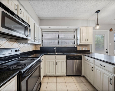 4022 William Street - Photo Thumbnail 9