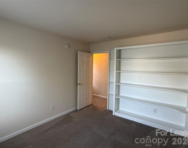 2146 Mckenzie Creek Drive - Photo Thumbnail 7