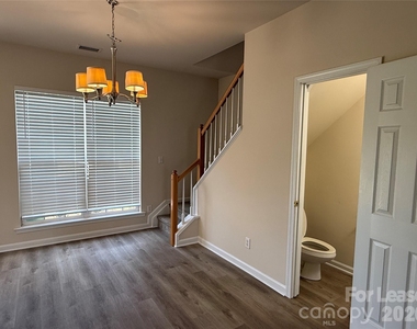 2146 Mckenzie Creek Drive - Photo Thumbnail 3