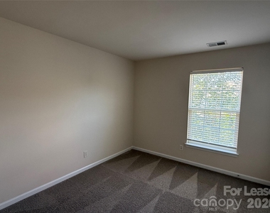2146 Mckenzie Creek Drive - Photo Thumbnail 6