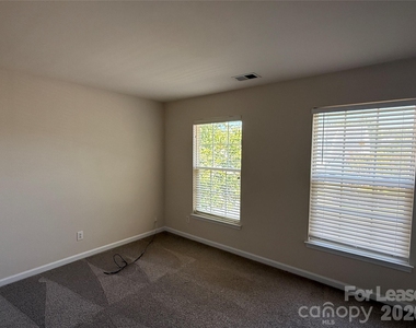 2146 Mckenzie Creek Drive - Photo Thumbnail 9