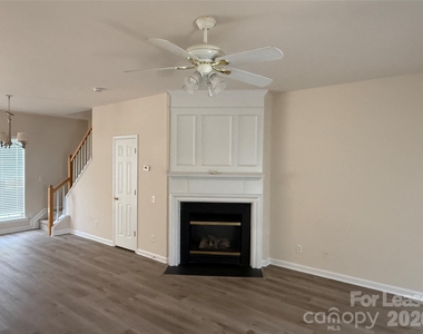 2146 Mckenzie Creek Drive - Photo Thumbnail 2
