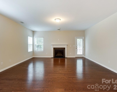 1934 Madeira Circle - Photo Thumbnail 30