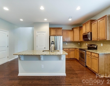 1934 Madeira Circle - Photo Thumbnail 4