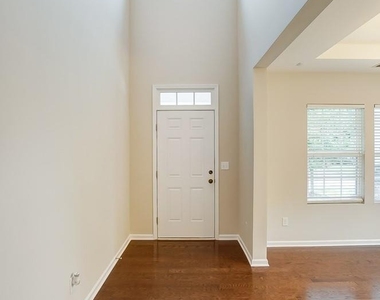 1934 Madeira Circle - Photo Thumbnail 15