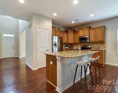 1934 Madeira Circle - Photo Thumbnail 2
