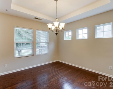 1934 Madeira Circle - Photo Thumbnail 13