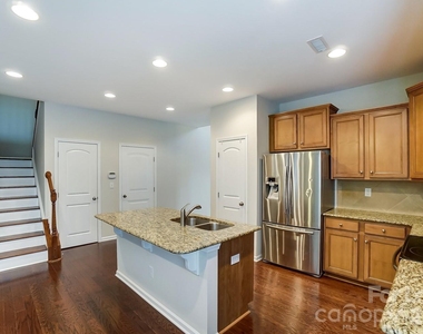 1934 Madeira Circle - Photo Thumbnail 12