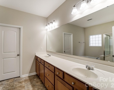 1934 Madeira Circle - Photo Thumbnail 16