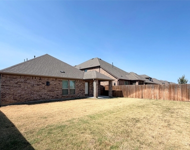 10809 Table Bluff Street - Photo Thumbnail 14