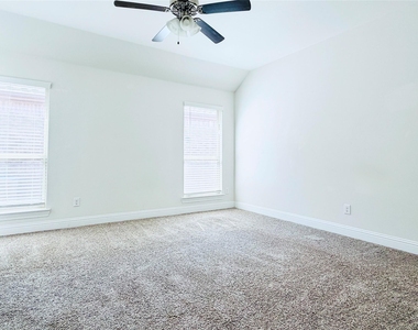 10809 Table Bluff Street - Photo Thumbnail 11