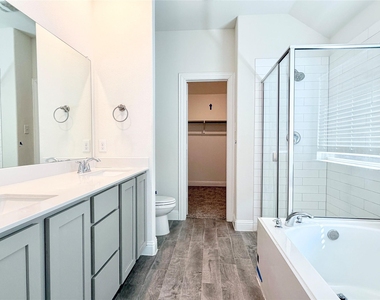 10809 Table Bluff Street - Photo Thumbnail 12