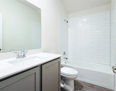 10809 Table Bluff Street - Photo Thumbnail 3