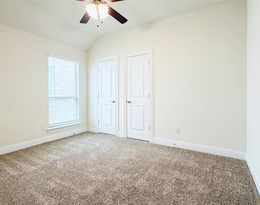 10809 Table Bluff Street - Photo Thumbnail 4