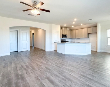 10809 Table Bluff Street - Photo Thumbnail 6
