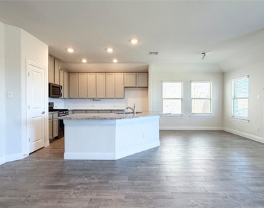 10809 Table Bluff Street - Photo Thumbnail 7