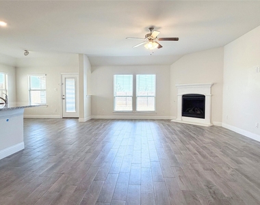 10809 Table Bluff Street - Photo Thumbnail 5