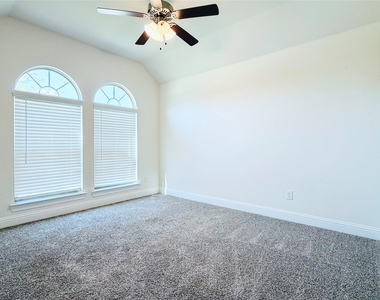 10809 Table Bluff Street - Photo Thumbnail 2