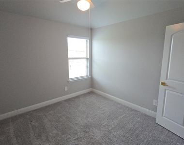 1416 Waverley Drive - Photo Thumbnail 13