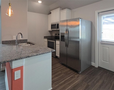 1416 Waverley Drive - Photo Thumbnail 8