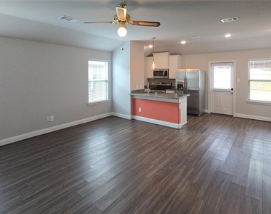 1416 Waverley Drive - Photo Thumbnail 3