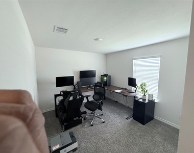 1602 Maple Ridge Drive - Photo Thumbnail 9