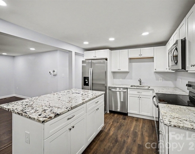 841 Mcarthur Avenue - Photo Thumbnail 6