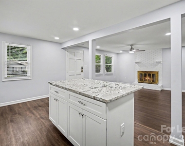 841 Mcarthur Avenue - Photo Thumbnail 3