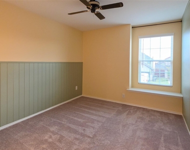 2421 Castlebar Drive - Photo Thumbnail 15