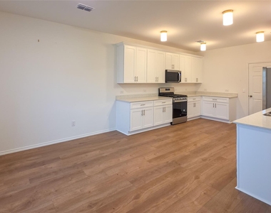 2421 Castlebar Drive - Photo Thumbnail 6