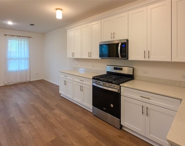 2421 Castlebar Drive - Photo Thumbnail 7