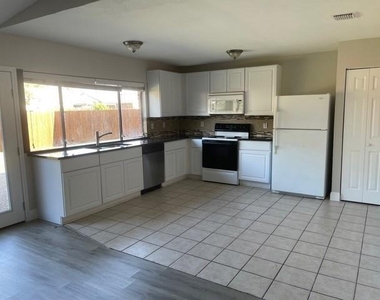 4921 Ashlock Drive - Photo Thumbnail 5