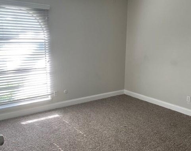 4921 Ashlock Drive - Photo Thumbnail 10