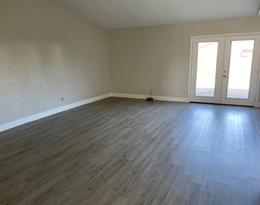 4921 Ashlock Drive - Photo Thumbnail 2