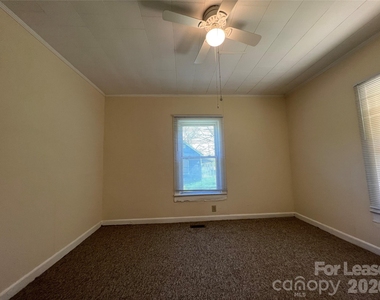 622 Woodlawn Avenue - Photo Thumbnail 4