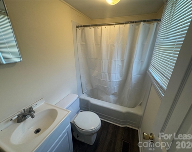622 Woodlawn Avenue - Photo Thumbnail 6