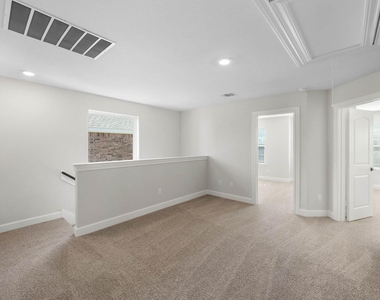 1303 Dye Boulevard - Photo Thumbnail 8