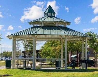 1303 Dye Boulevard - Photo Thumbnail 10